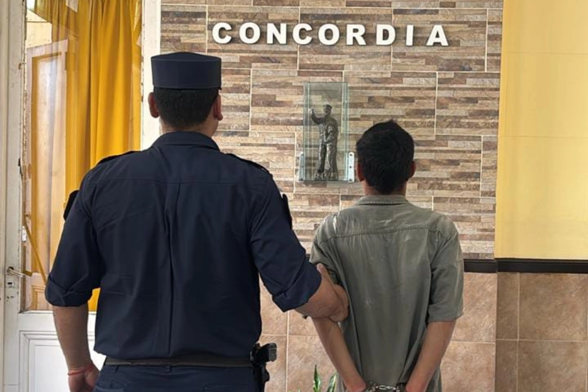 El hombre de 46 años fue capturado por la policía. El hombre de 46 años fue capturado por la policía.