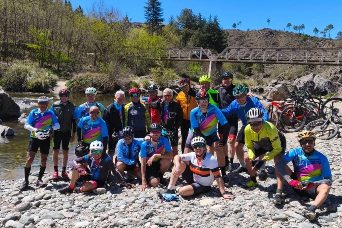 El grupo de ciclistas concordienses en Córdoba. El grupo de ciclistas concordienses en Córdoba.