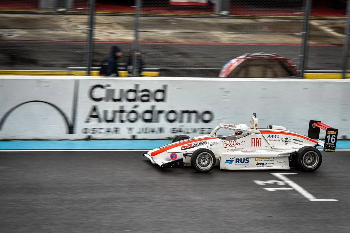 Nueva experiencia para el concordiense en un mítico autódromo. Nueva experiencia para el concordiense en un mítico autódromo.