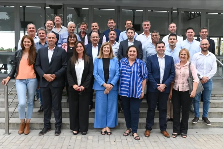 Intendentes del PJ califican de "unilateral" el anuncio de Frigerio sobre tasas y que rompe la veda electoral