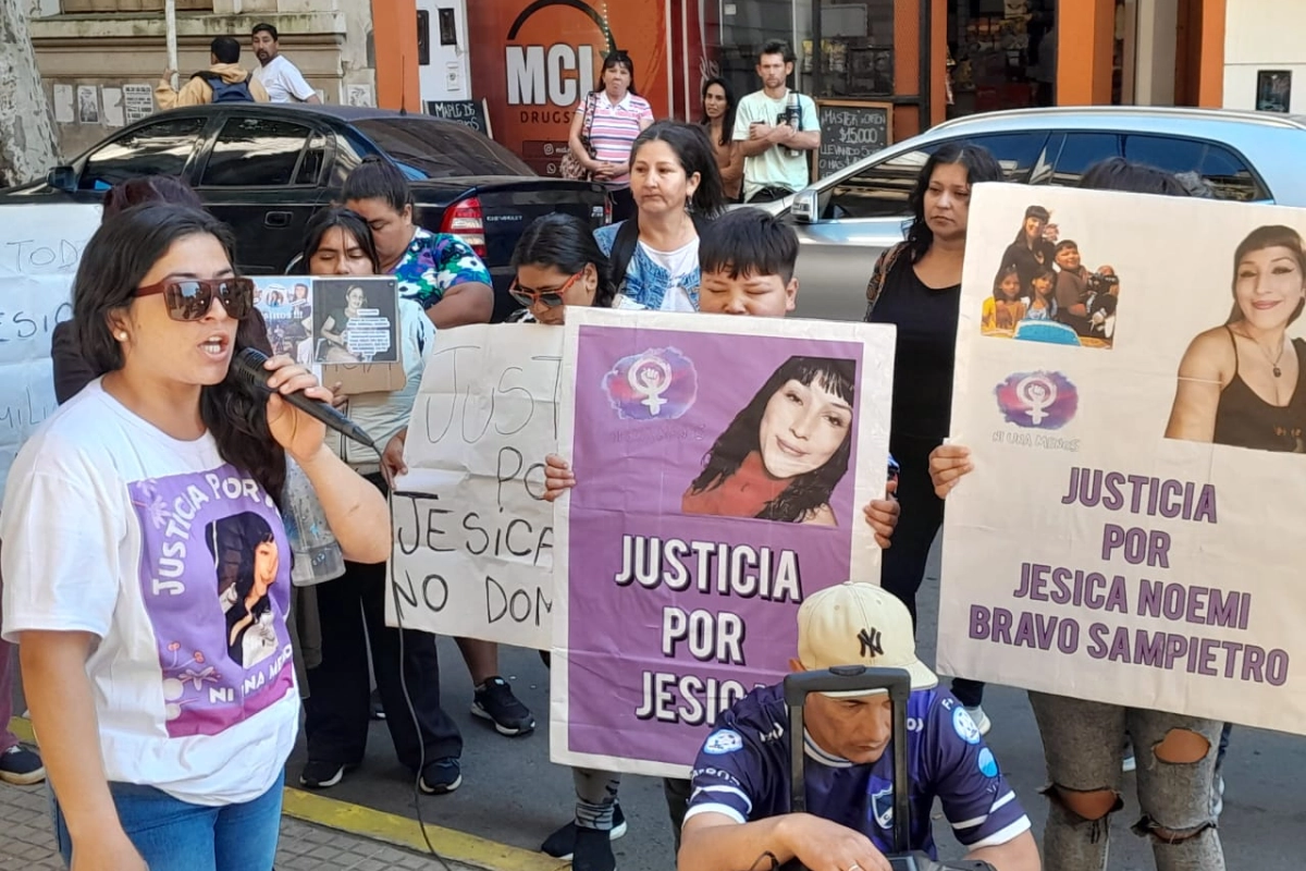 La concentración se dio frente al palacio de Tribunales. La concentración se dio frente al palacio de Tribunales.