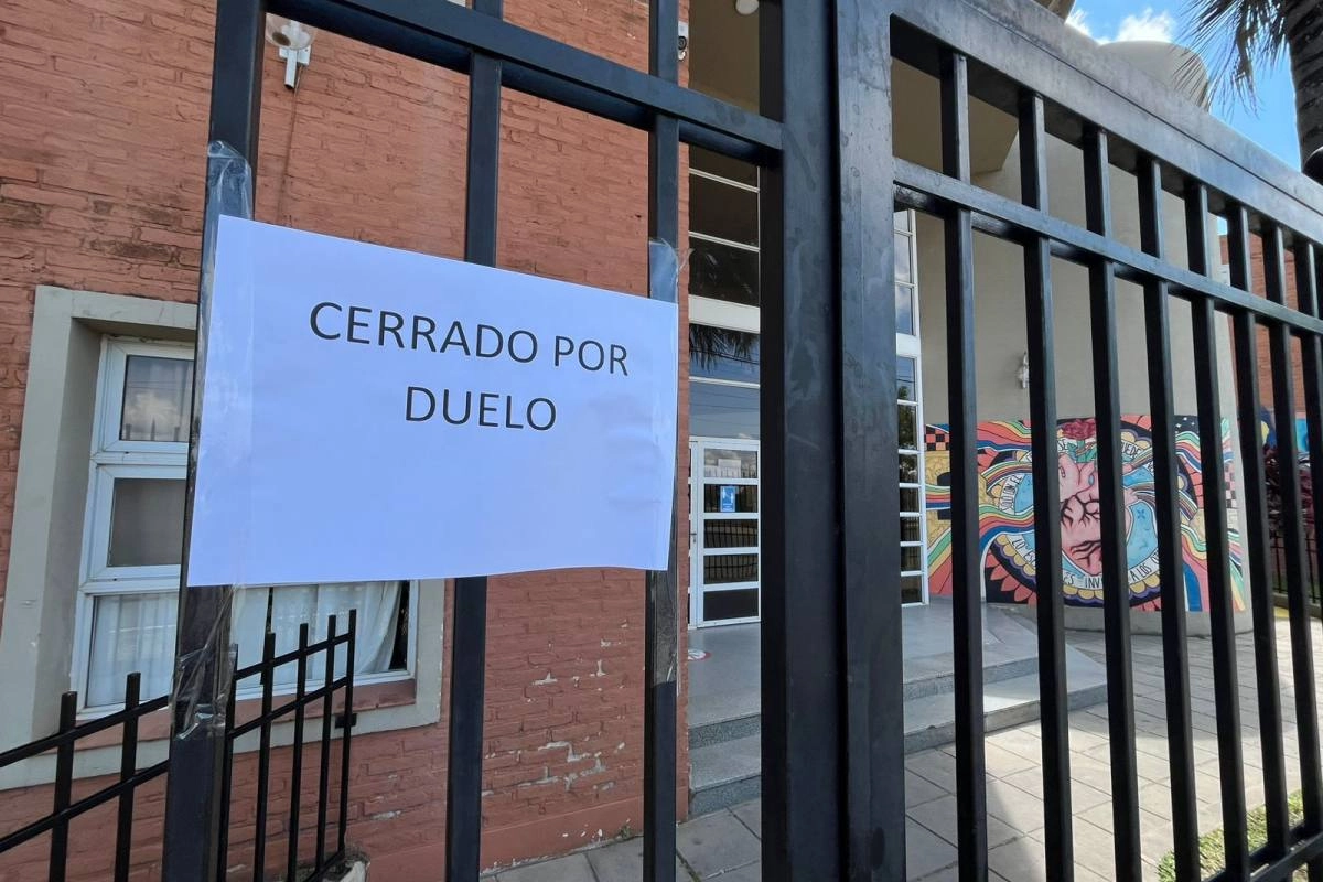 La escuela permanece cerrada por duelo. La escuela permanece cerrada por duelo.