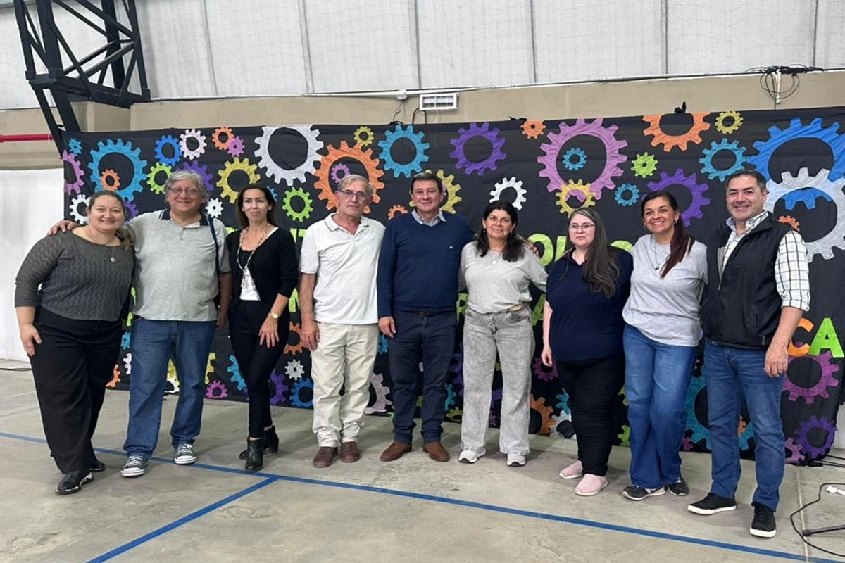 Presentaron 93 proyectos entre carrozas y producciones de robótica. Presentaron 93 proyectos entre carrozas y producciones de robótica.