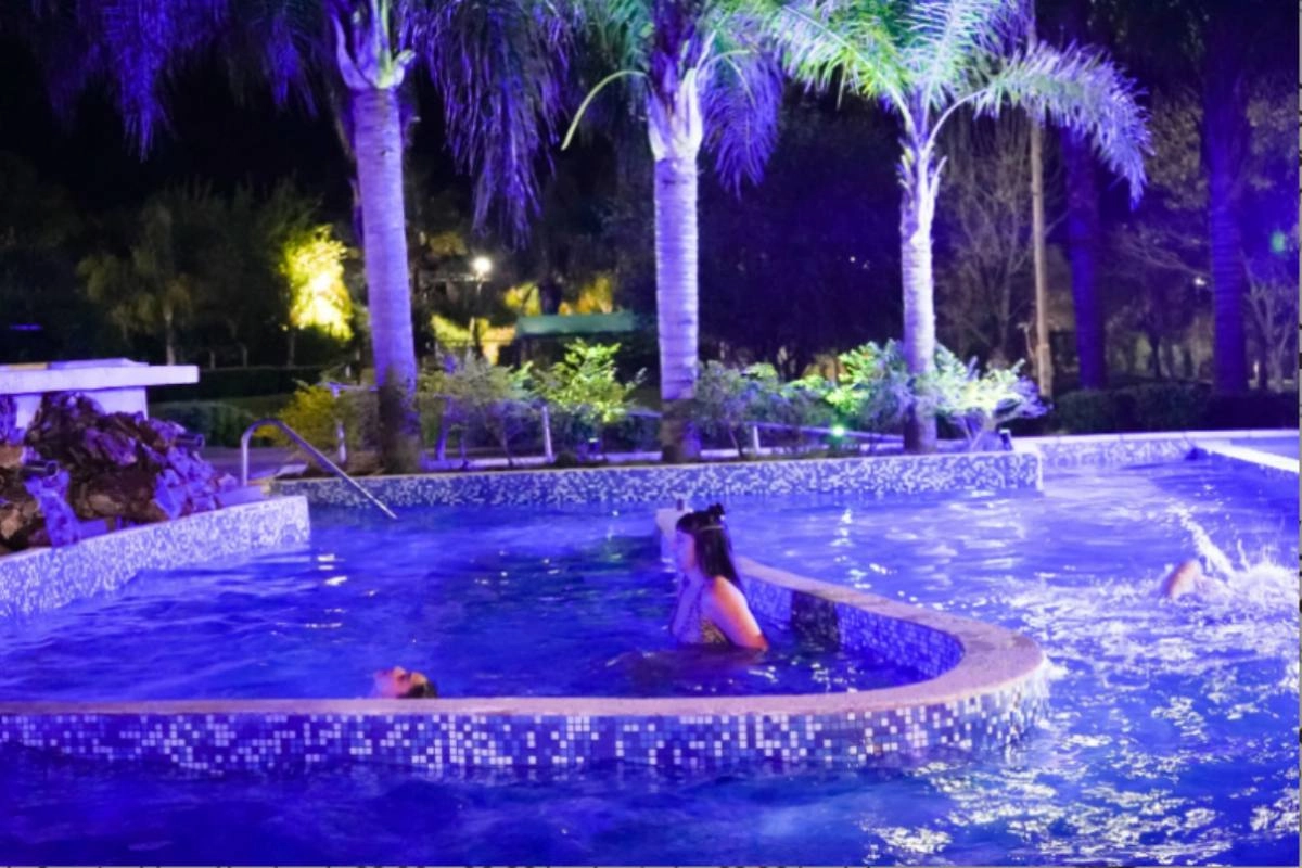 San José propone noches mágicas en las termas. San José propone noches mágicas en las termas.