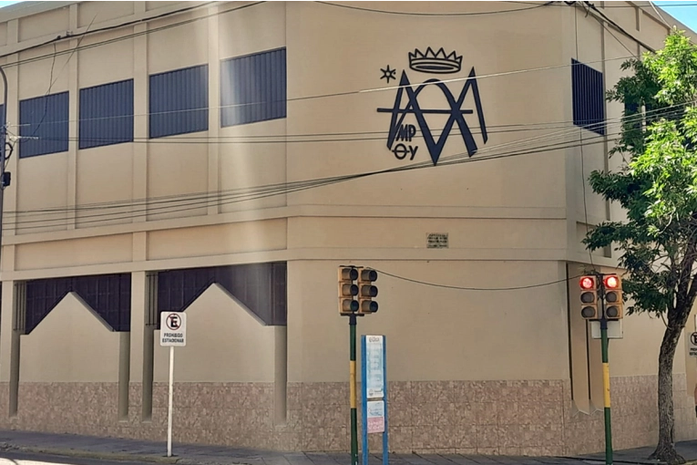 El profesor de música expulsado del Colegio Mitre habló tras el respaldo de los padres