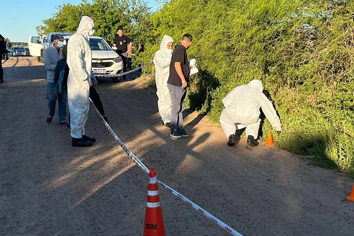 Policía científica realiza el trabajo de rastrillaje. Policía científica realiza el trabajo de rastrillaje.