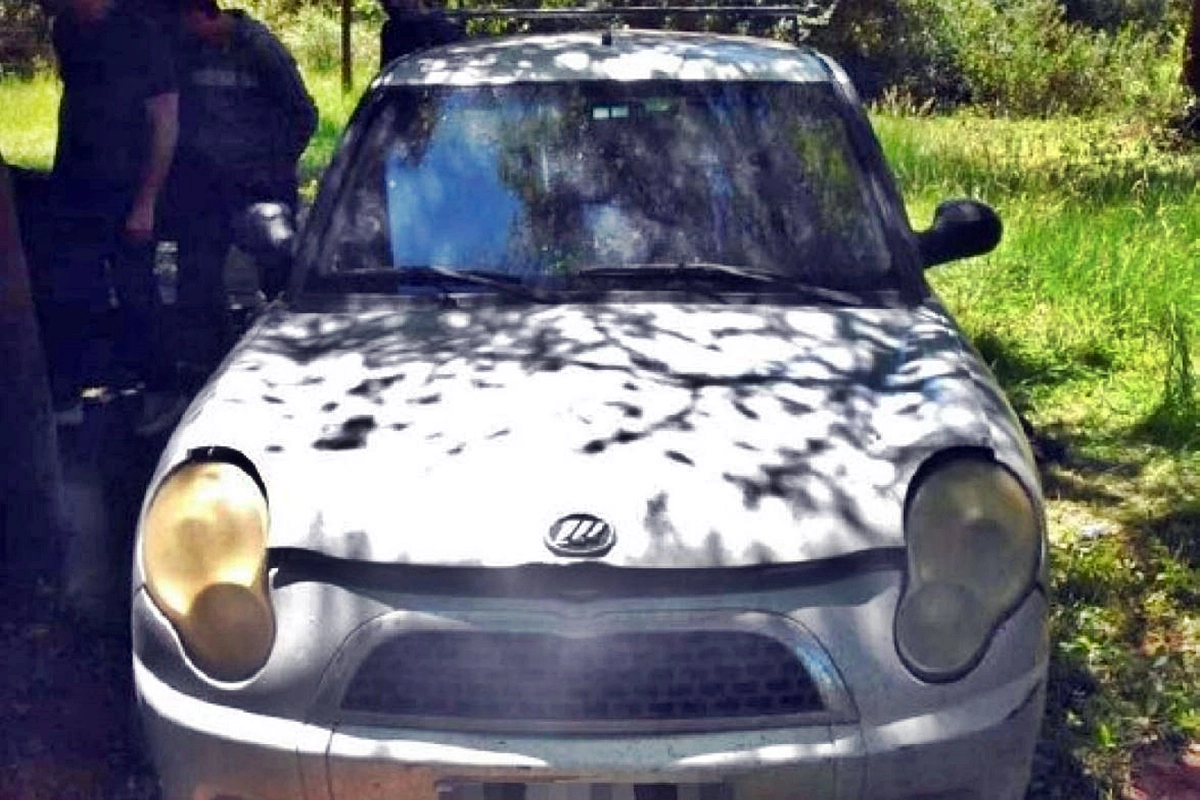 El auto estaba a orillas del río Uruguay, al sur de Salto. El auto estaba a orillas del río Uruguay, al sur de Salto.