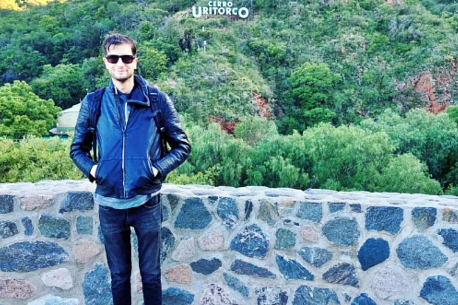Agustín en otros de sus viajes.