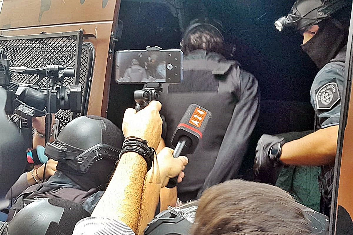 Laurta subiendo al móvil policial que lo traslada a Gualeguaychú. Laurta subiendo al móvil policial que lo traslada a Gualeguaychú.