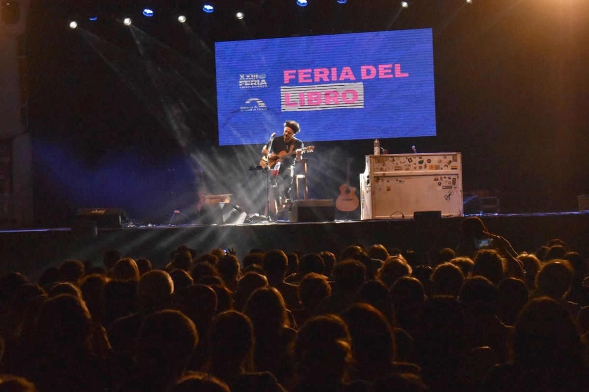 Interpretó canciones de su autoría y versiones de obras populares. Interpretó canciones de su autoría y versiones de obras populares.