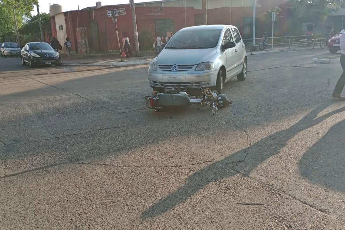 El conductor de la moto debió ser hospitalizado. El conductor de la moto debió ser hospitalizado.