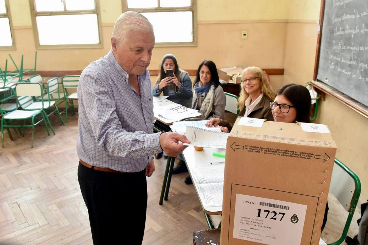 Lauritto emitió su voto al mediodía en Concepción del Uruguay Lauritto emitió su voto al mediodía en Concepción del Uruguay