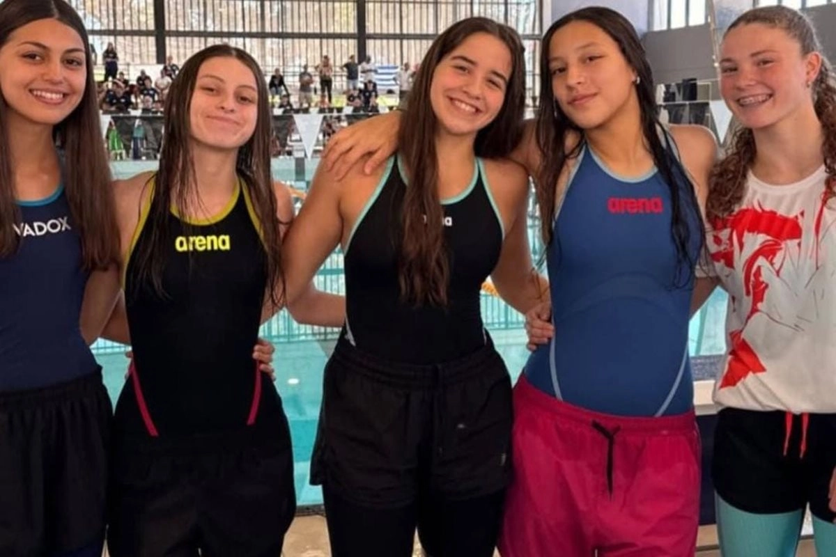 Lara Cabrera, segunda desde la derecha, con una gran actuación en Uruguay. Lara Cabrera, segunda desde la derecha, con una gran actuación en Uruguay.
