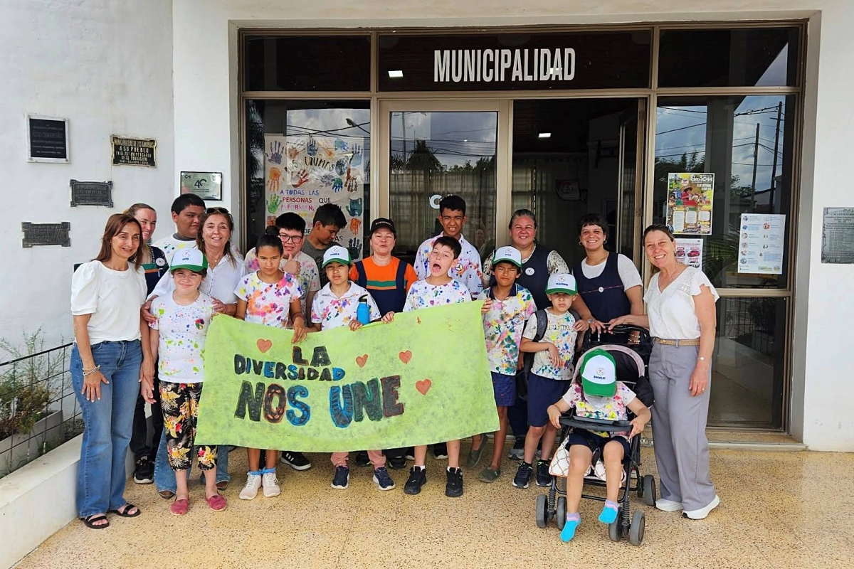 Los chicos fueron recibidos por la presidente municipal, Andrea Imoberdorff. Los chicos fueron recibidos por la presidente municipal, Andrea Imoberdorff.