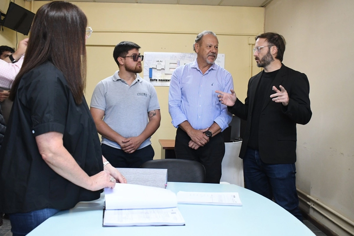 Se presentaron dos ofertas para la venta de los vehículos requeridos. Se presentaron dos ofertas para la venta de los vehículos requeridos.