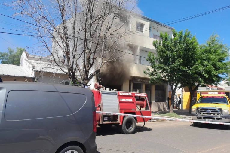 La Jefatura Departamental brindó más detalles sobre el incendio en el complejo de departamentos