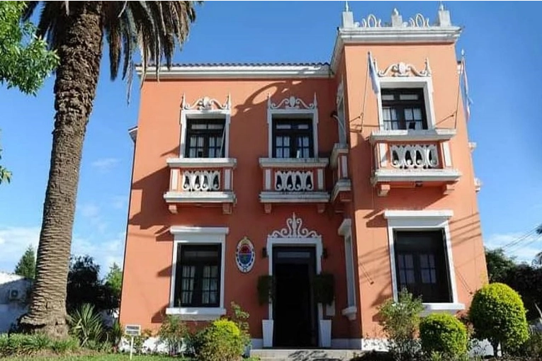 Un municipio entrerriano adelantó el aguinaldo y otorgó un bono exceptuando al "personal político"