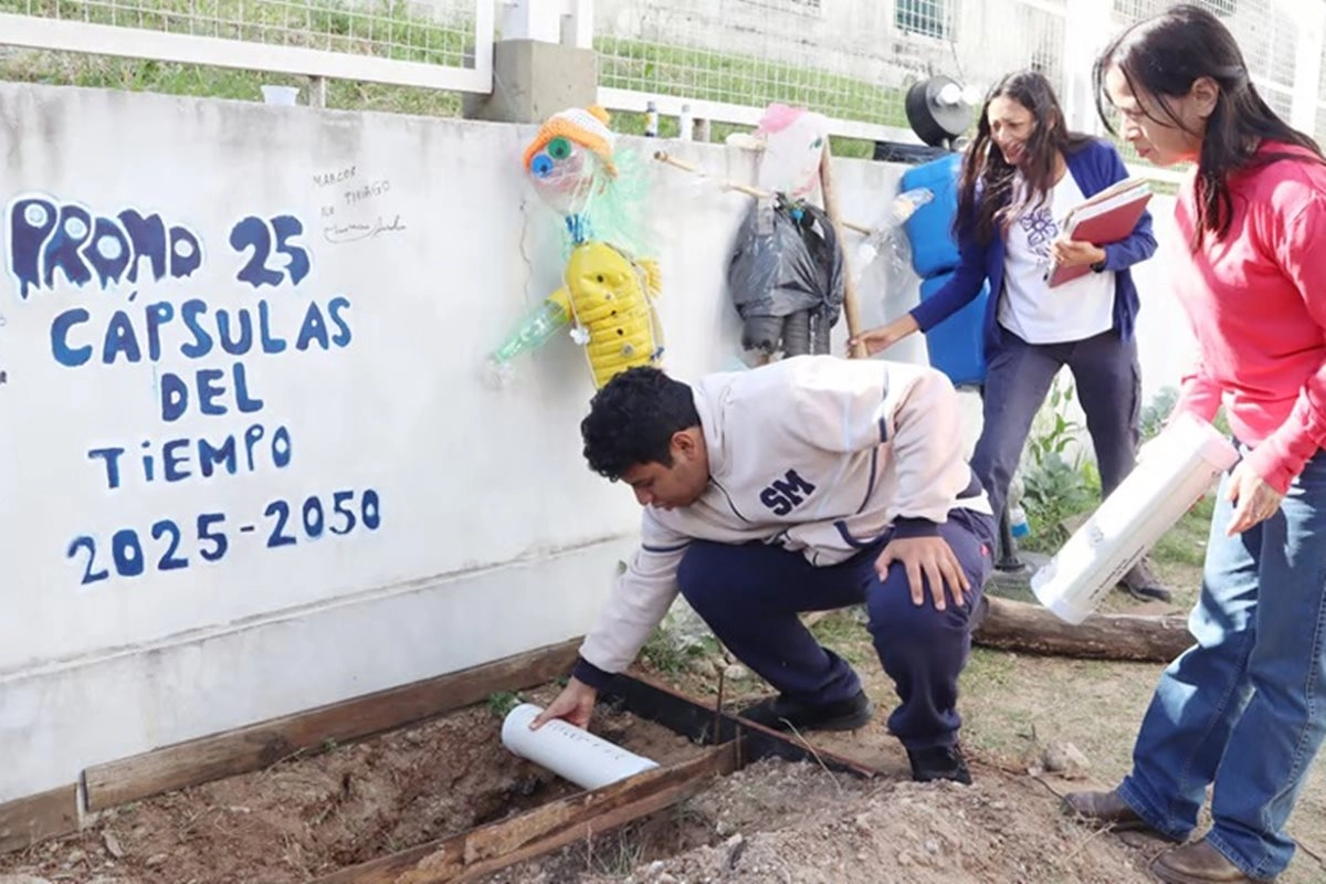 La cápsula será abierta dentro de 25 años.