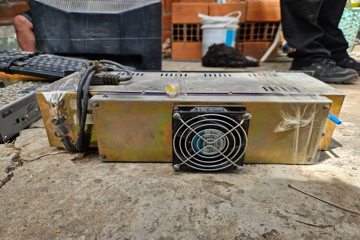 La investigación se inició tras una denuncia presentada por el Ente Nacional de Comunicaciones.