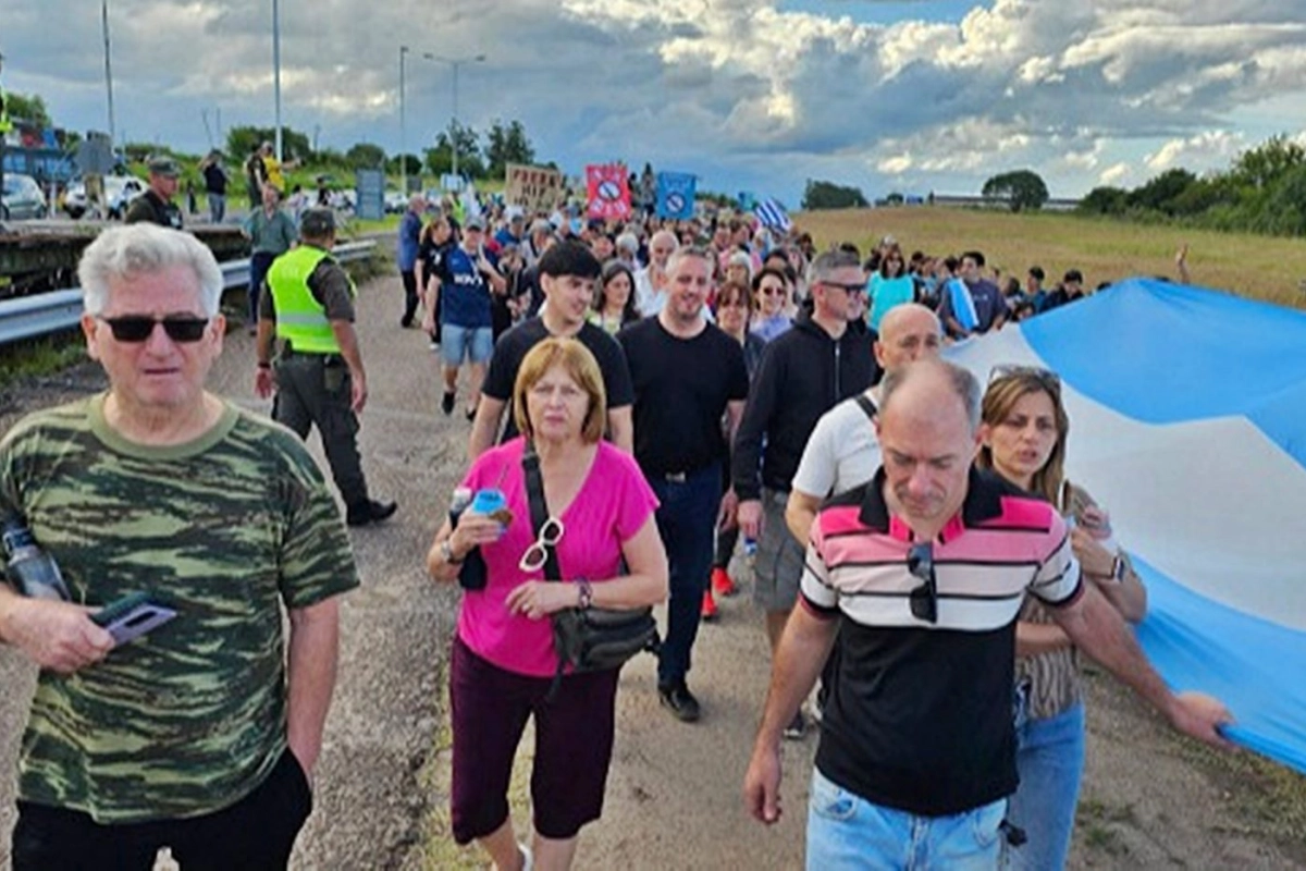 Vuelve a la protesta "por el r&iacute;o Uruguay".