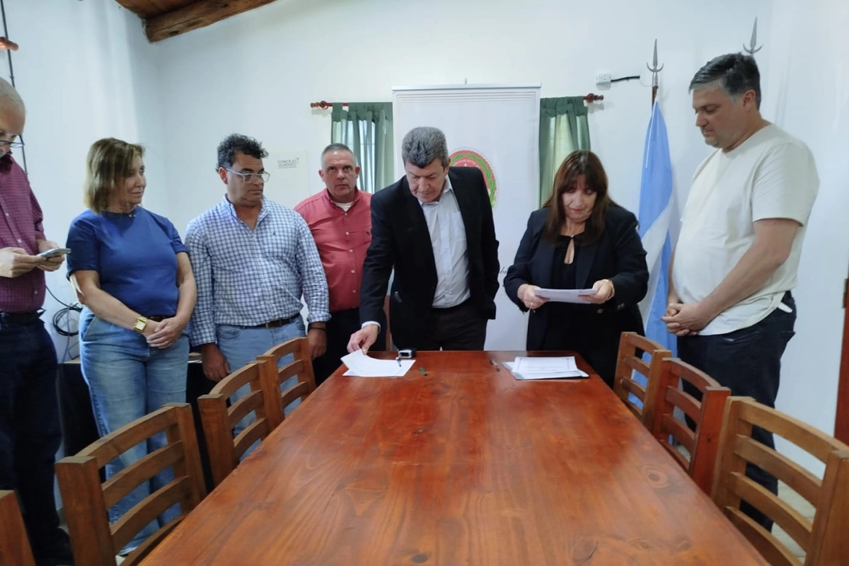 La senadora Espejo acompañó a autoridades del IAPV.
