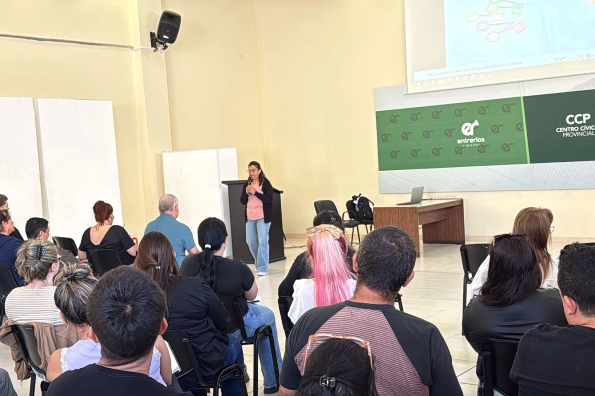 La capacitación se llevó a cabo en el Centro Cívico Provincial.