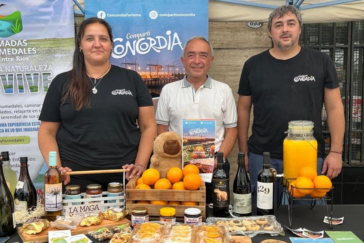En la oportunidad se promocionó la puesta marcha de los vuelos comerciales en el Aeropuerto.