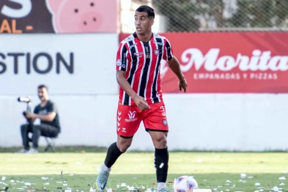 Quiroz cuando jugaba en Chacarita.