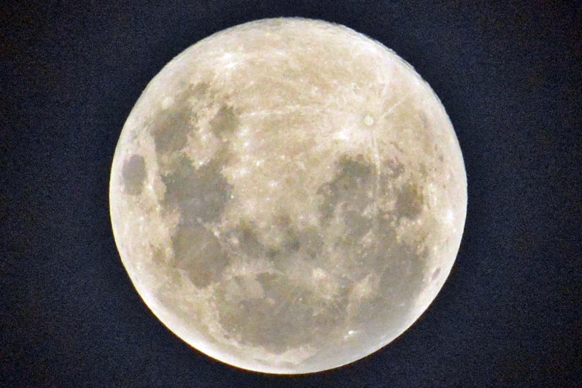 La superluna captada por la cámara fotográfica de Diario Río Uruguay