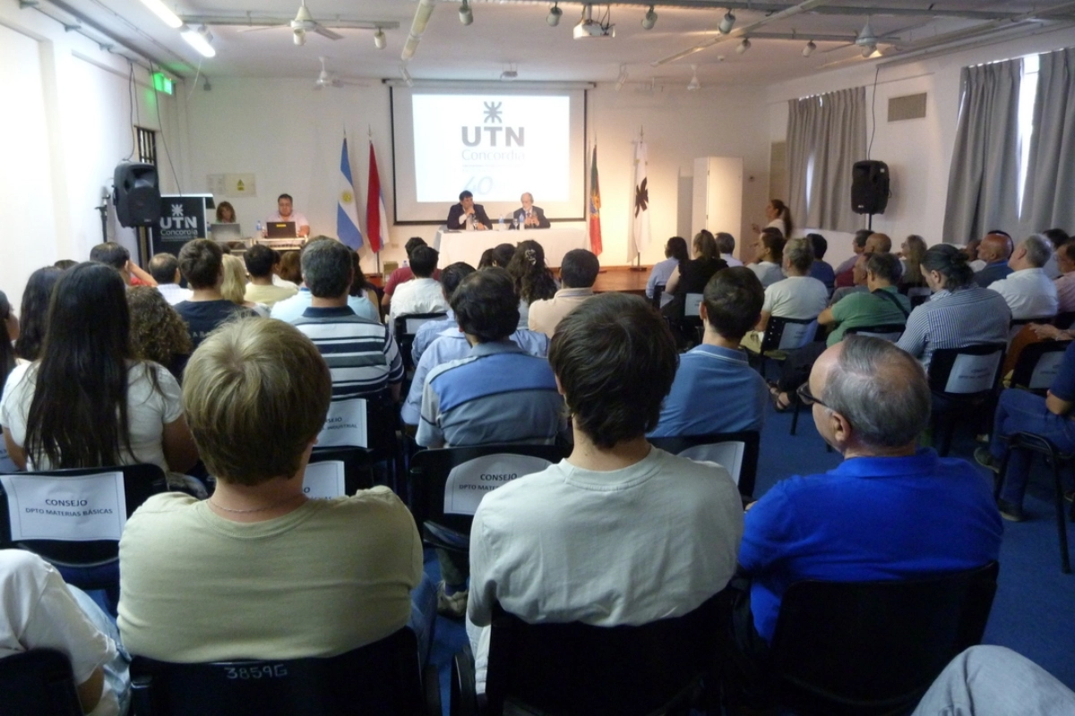 La Asamblea Universitaria eligió nuevas autoridades.