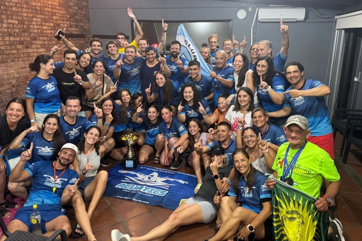 Participación de nadadores concordienses en Salto, Uruguay.