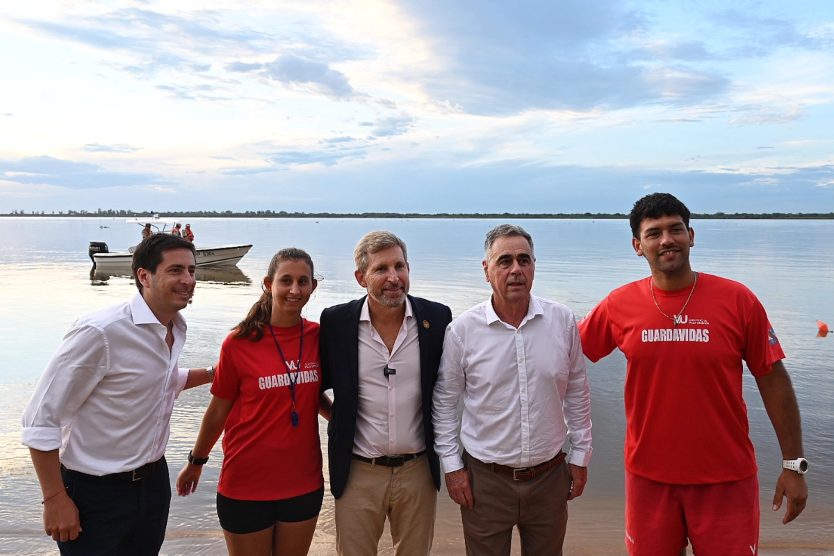 El lanzamiento fue a orillas del río Paraná