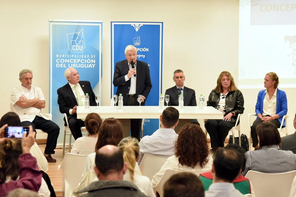 Laurito encabez&oacute; la firma del protocolo.