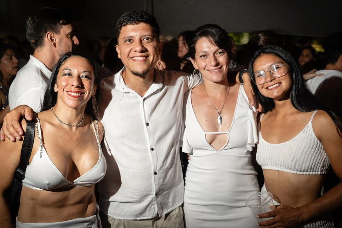 El blanco es la consigna identificatoria para la primera madrugada del a&ntilde;o