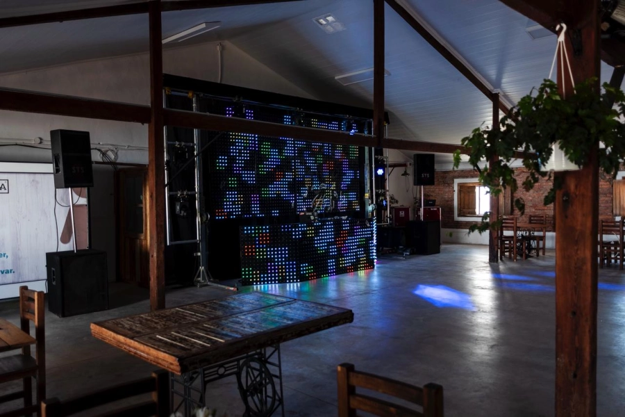 La noche contar&aacute; con un show en vivo, DJ y pantalla LED.