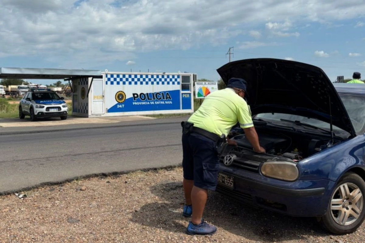 El auto fue detenido durante un operativo en el acceso a la provincia.