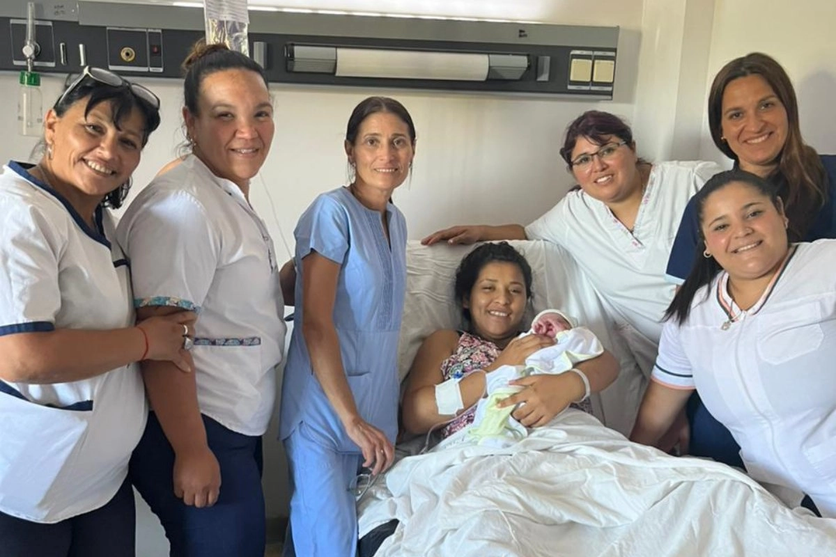 El equipo de Maternidad recibi&oacute; al primer beb&eacute; del 2026.