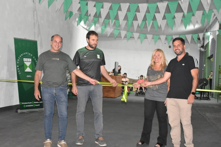 El Pte. Rodrigo Garat junto con al Secretario de Gobierno Luciano Dell Olio, Subsecretaria de Deportes Ivana P&eacute;rez y el Dip. Provincial Marcelo L&oacute;pez. Fuente: Diario R&iacute;o Uruguay.