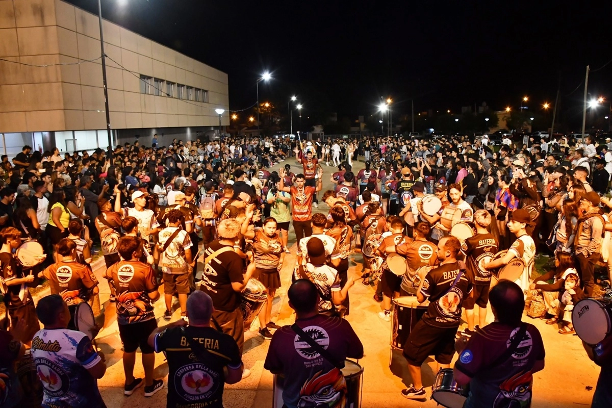 En el lanzamiento, se interpret&oacute; en vivo la canci&oacute;n oficial.