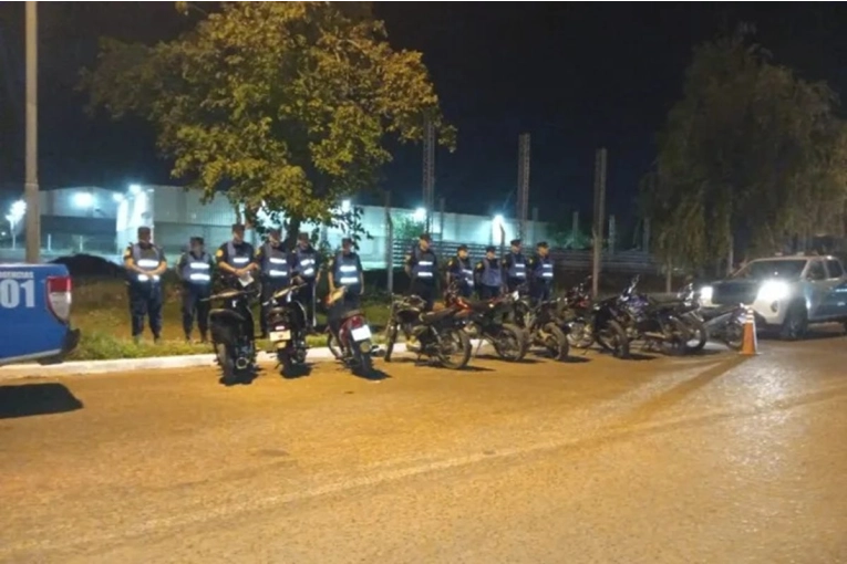 La Policía de Entre Ríos realizó controles nocturnos y retuvo motocicletas en distintos puntos de la ciudad