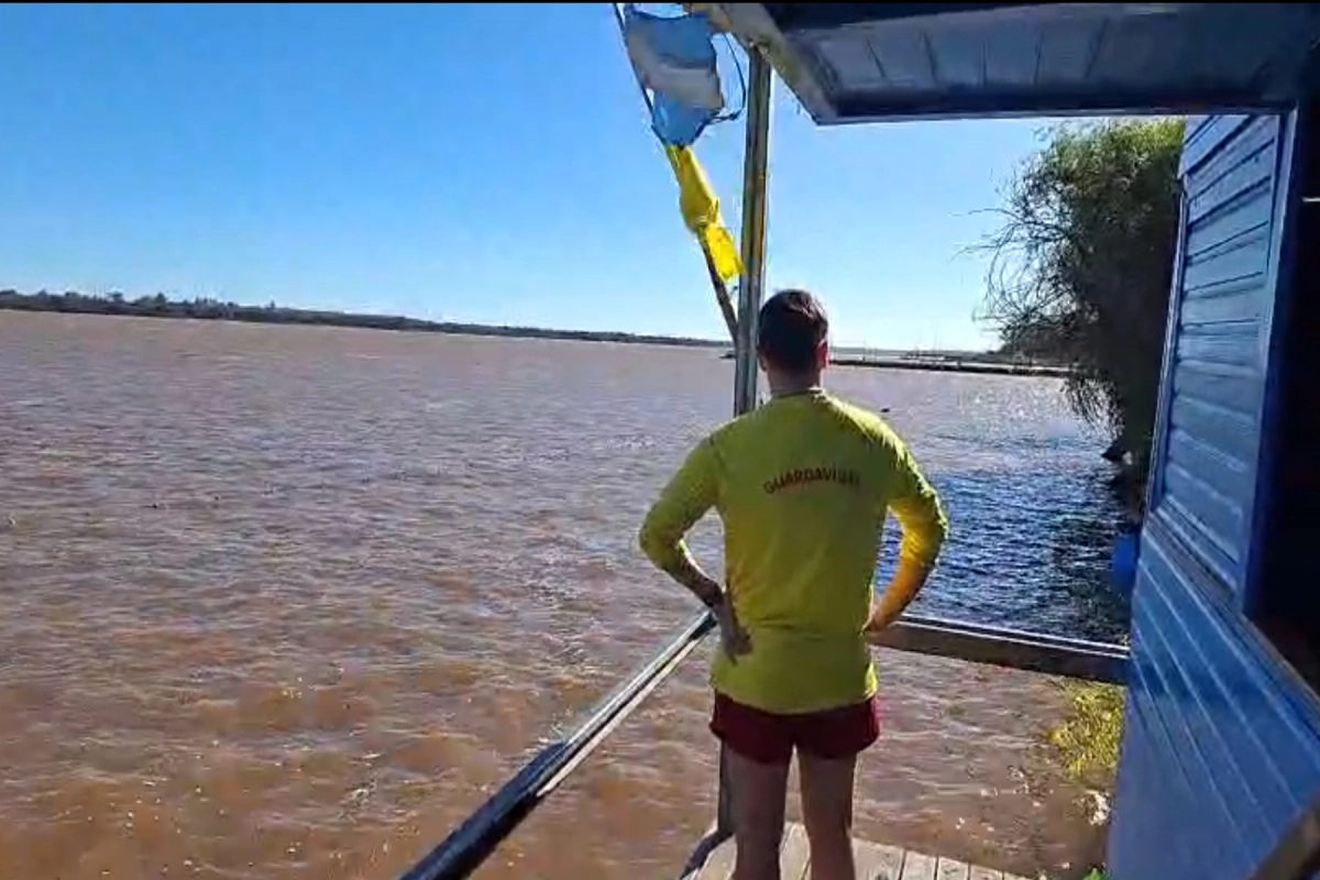 El menor quiso llegar hasta las boyas.