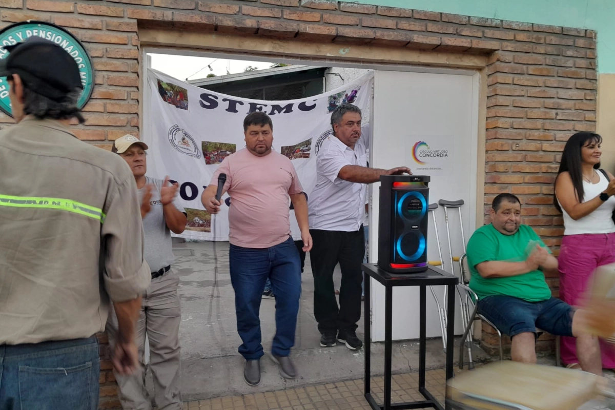 Duras cr&iacute;ticas al intendente Azcu&eacute;.