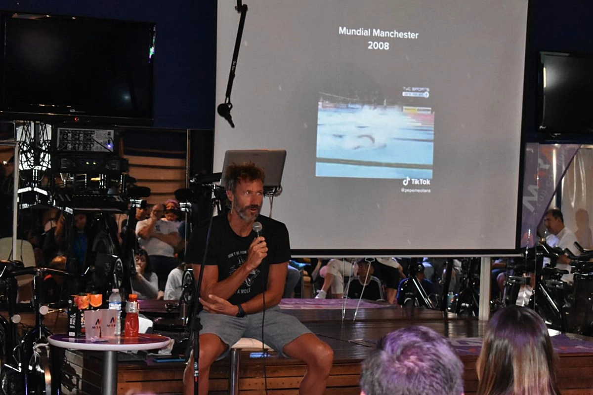 El nadador argentino pas&oacute; por Concordia en una cl&iacute;nica deportiva.