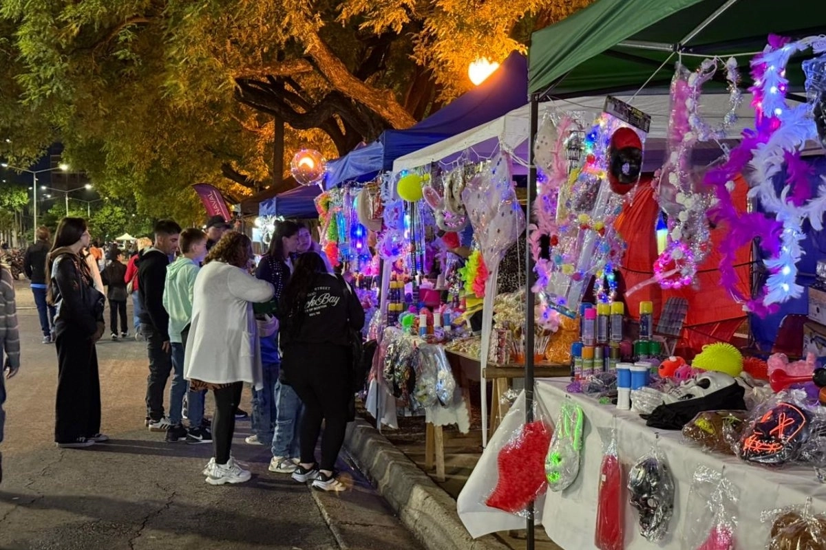 Comenz&oacute; la Feria del Carnaval del Pais