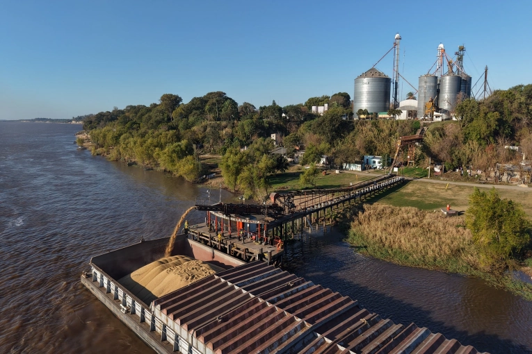 Destacan el trabajo pleno que se da en tres puertos entrerrianos por el récord de cosecha
