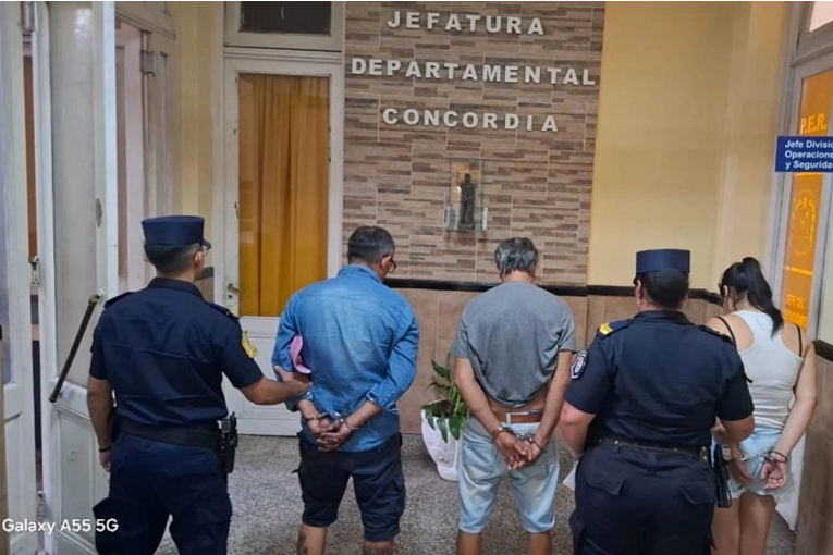 Tres personas fueron detenidas tras intentar robar una moto en pleno centro de Concordia