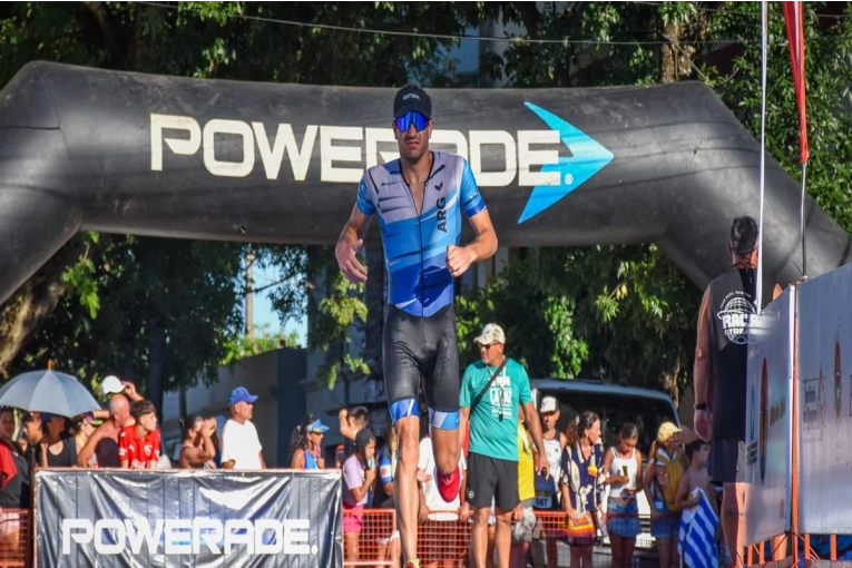 Lucas Ferrari fue el primer concordiense y quinto entrerriano en el Triatlón Internacional de La Paz