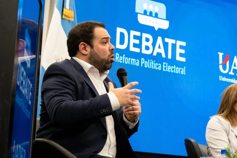 Troncoso planteó discutir si vale la pena tener dos Cámaras Legislativas en la provincia