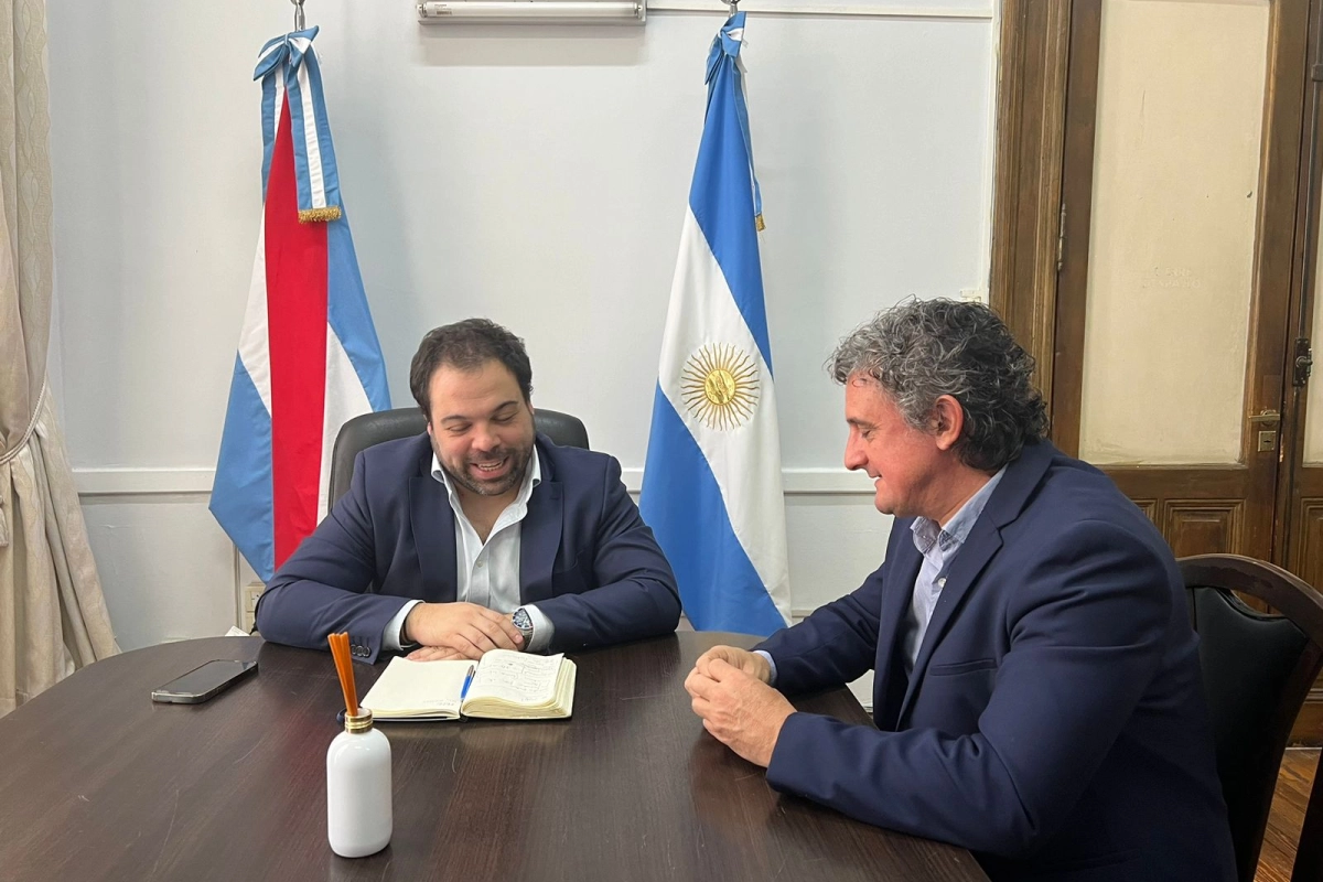 El intendente Bravo fue recibido por el Ministro Troncoso.