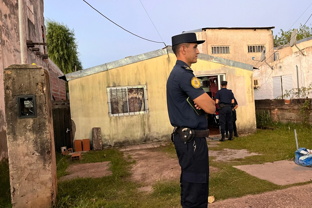 La polic&iacute;a allan&oacute; el domicilio de un ex empleado.